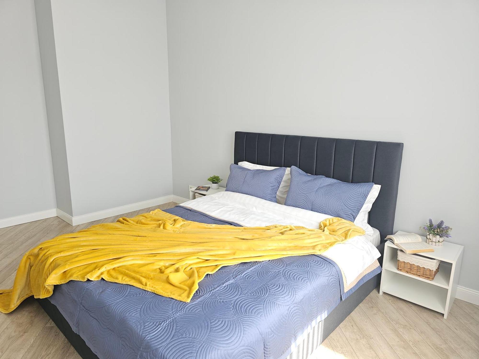 3 Room Gagarin Park Residential Complex Near Mega Shopping Mall Almaty Bagian luar foto