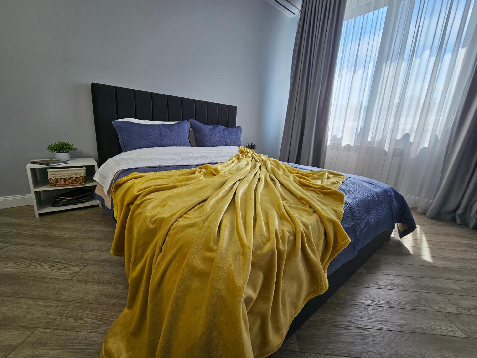 3 Room Gagarin Park Residential Complex Near Mega Shopping Mall Almaty Bagian luar foto