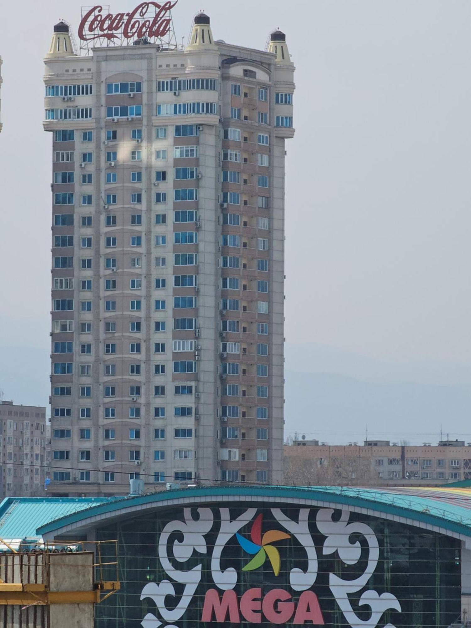 3 Room Gagarin Park Residential Complex Near Mega Shopping Mall Almaty Bagian luar foto