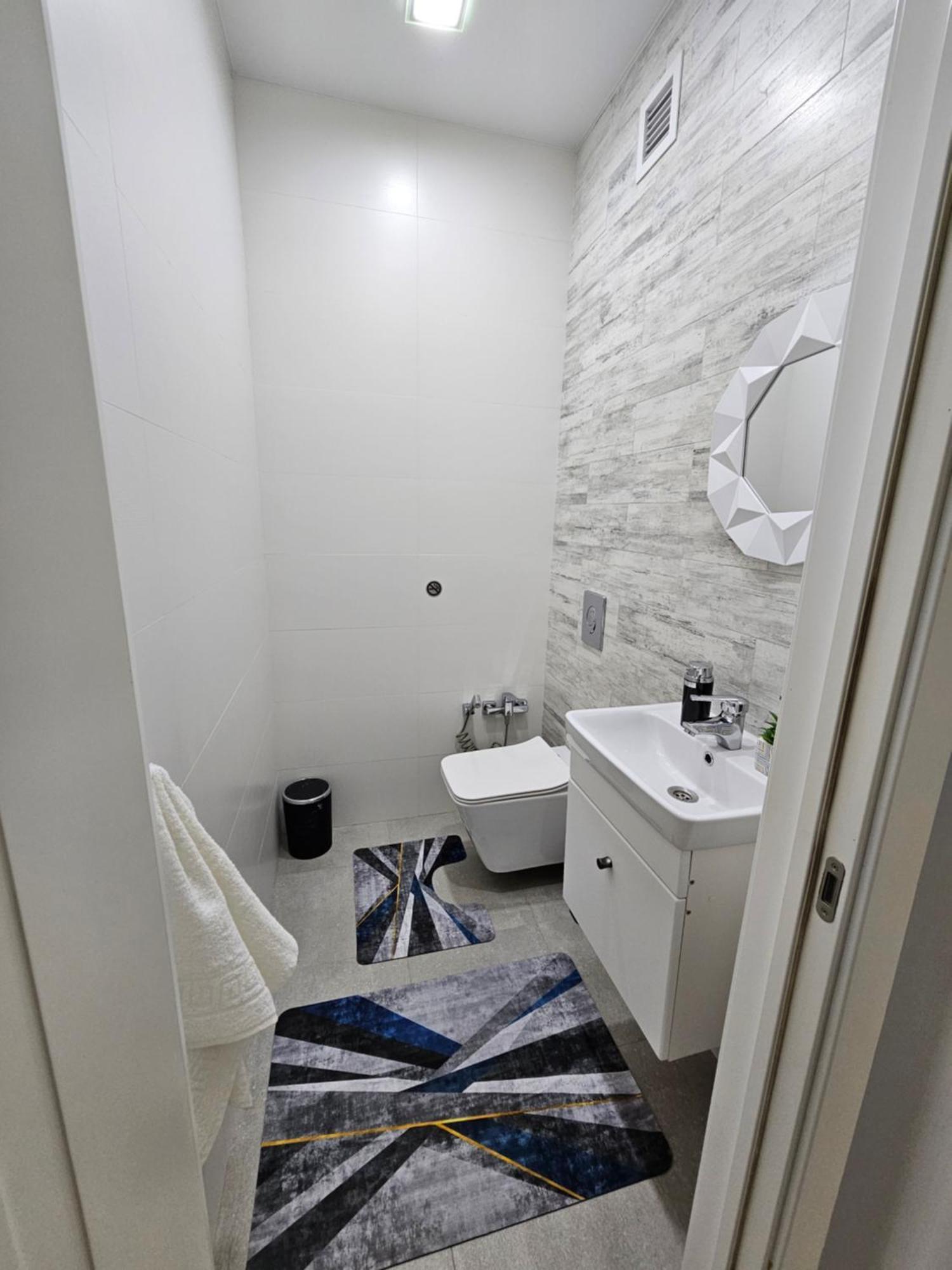 3 Room Gagarin Park Residential Complex Near Mega Shopping Mall Almaty Bagian luar foto