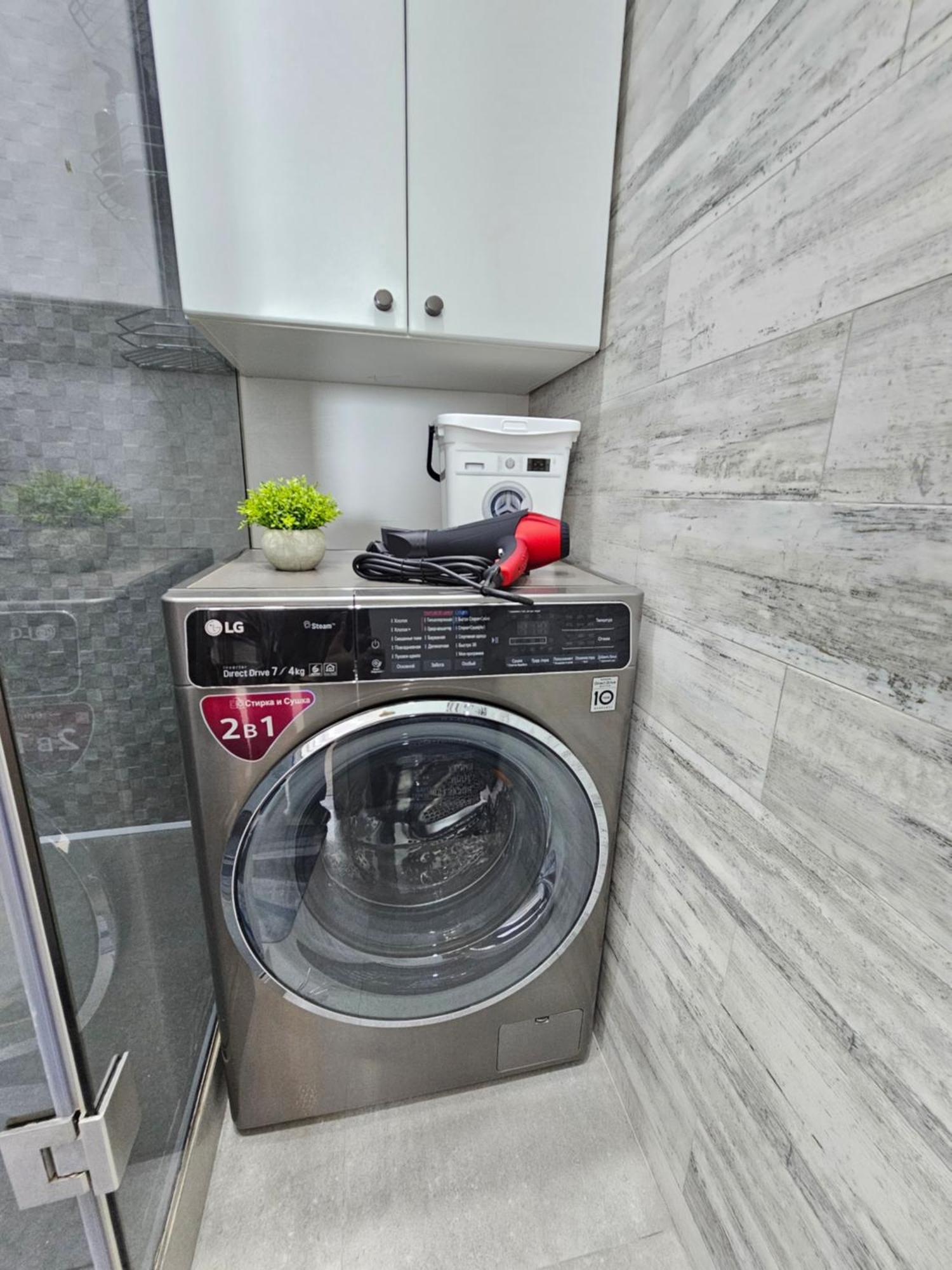 3 Room Gagarin Park Residential Complex Near Mega Shopping Mall Almaty Bagian luar foto