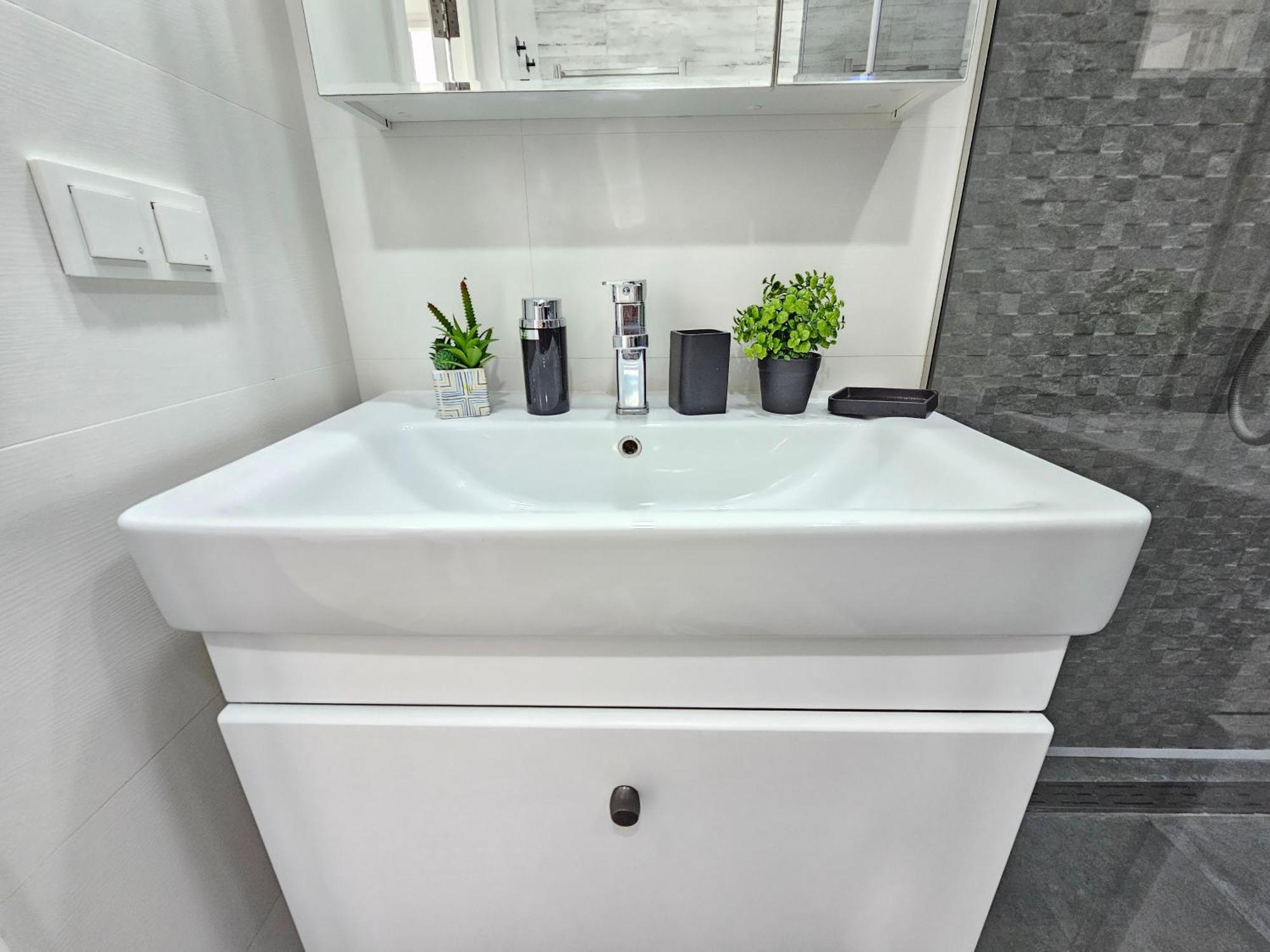 3 Room Gagarin Park Residential Complex Near Mega Shopping Mall Almaty Bagian luar foto