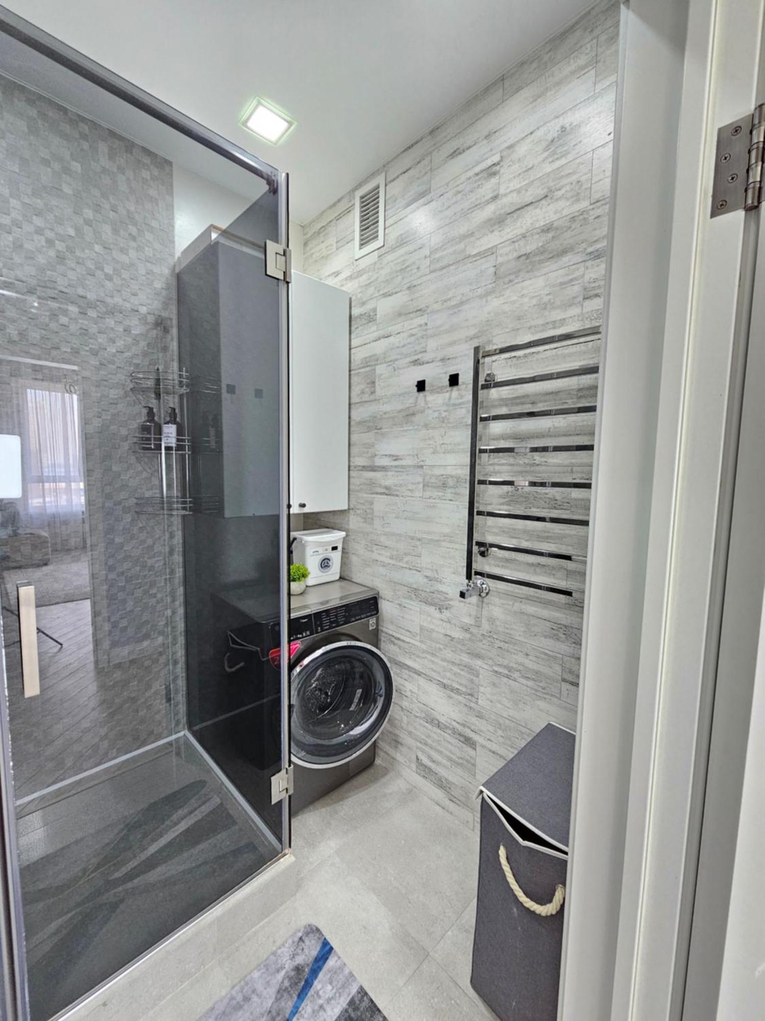 3 Room Gagarin Park Residential Complex Near Mega Shopping Mall Almaty Bagian luar foto